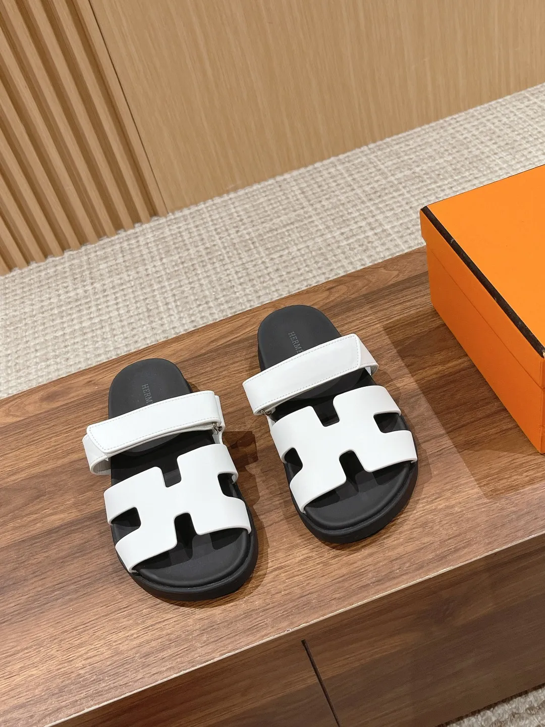 👟👟Ex-factory price 480👟👟 𝐇𝐞𝐫𝐦𝐞𝐬 Hermès second uncle slippers, you must call like crazy🙆 The classic + 2025 new color matching is also so beautiful. The contrasting splicing of different colors and materials can easily create a fashionable look Size: 35-45
